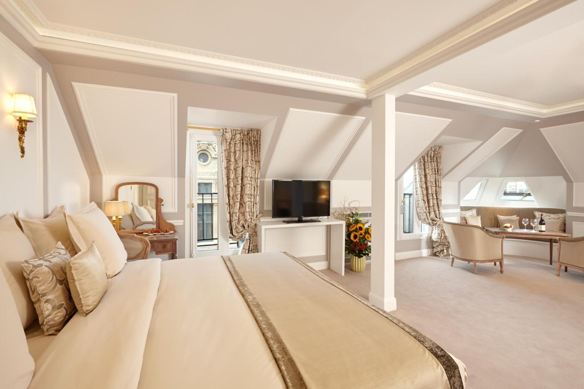 Eiffel Tower Junior Suite,1273925248:JPEG